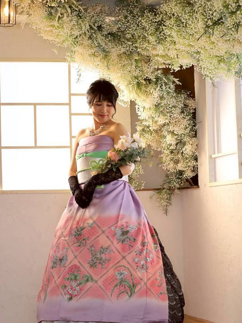 着物ドレス - 振袖をドレス風に着付けた姿